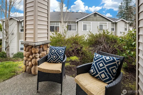 $548,000 | 1855 Trossachs Boulevard Southeast, Unit 2402, Sammamish, WA 98075