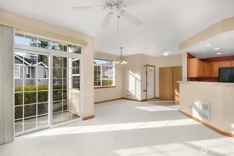 $548,000 | 1855 Trossachs Boulevard Southeast, Unit 2402, Sammamish, WA 98075