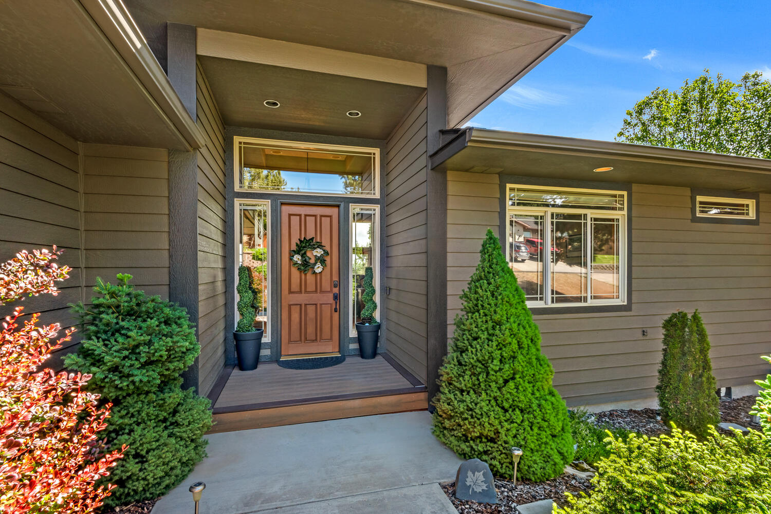 2434 Southwest 34th Drive Redmond, OR 97756 - Photo 2 of 36 a front view of a house