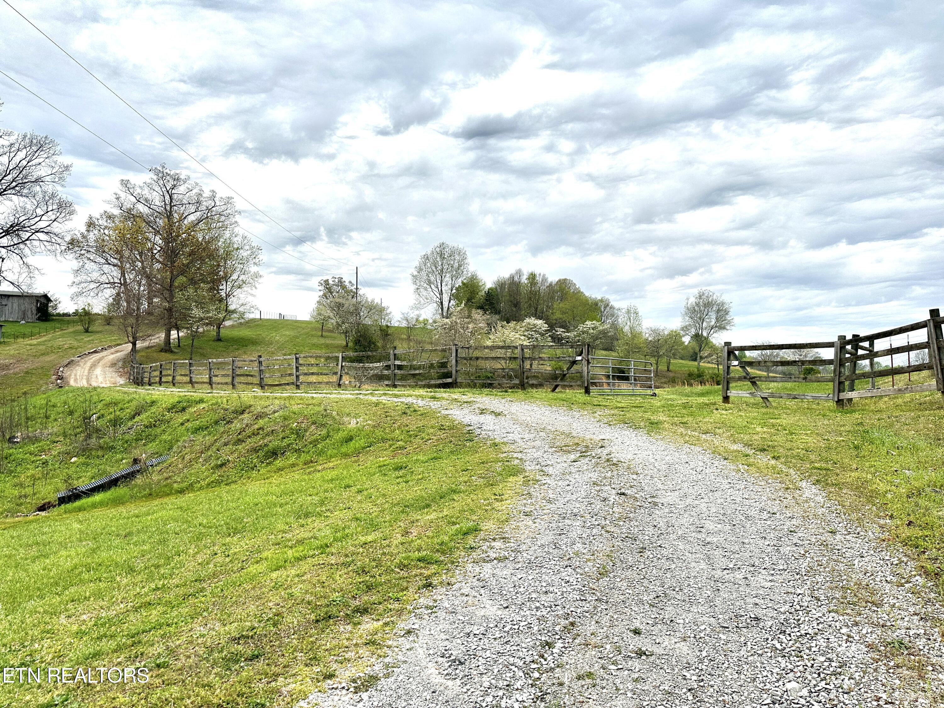 3011 Oakland Road Philadelphia, TN 37846 - Photo 14 of 27 IMG_1534