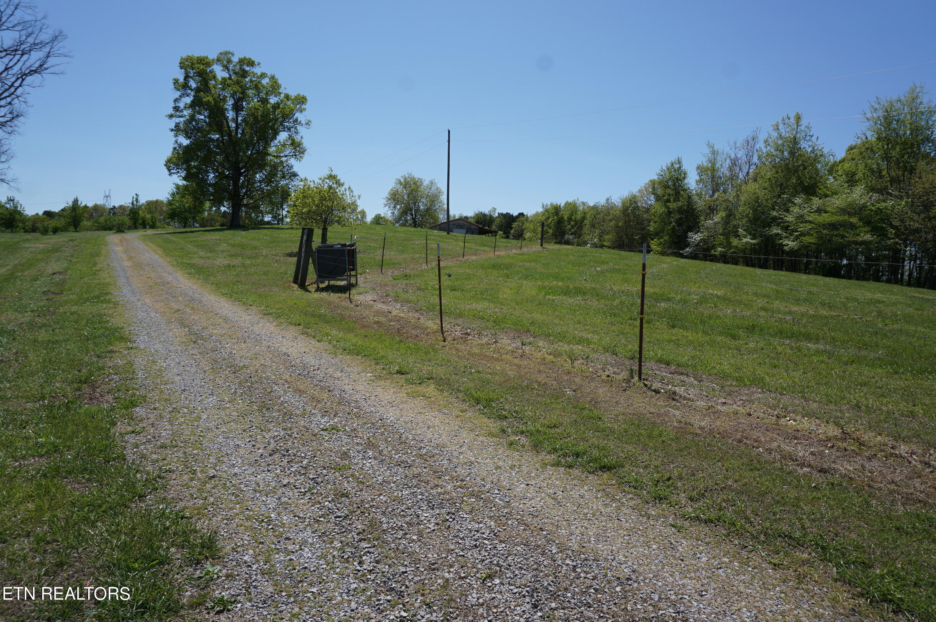 3011 Oakland Road Philadelphia, TN 37846 - Photo 2 of 27 DSC02177