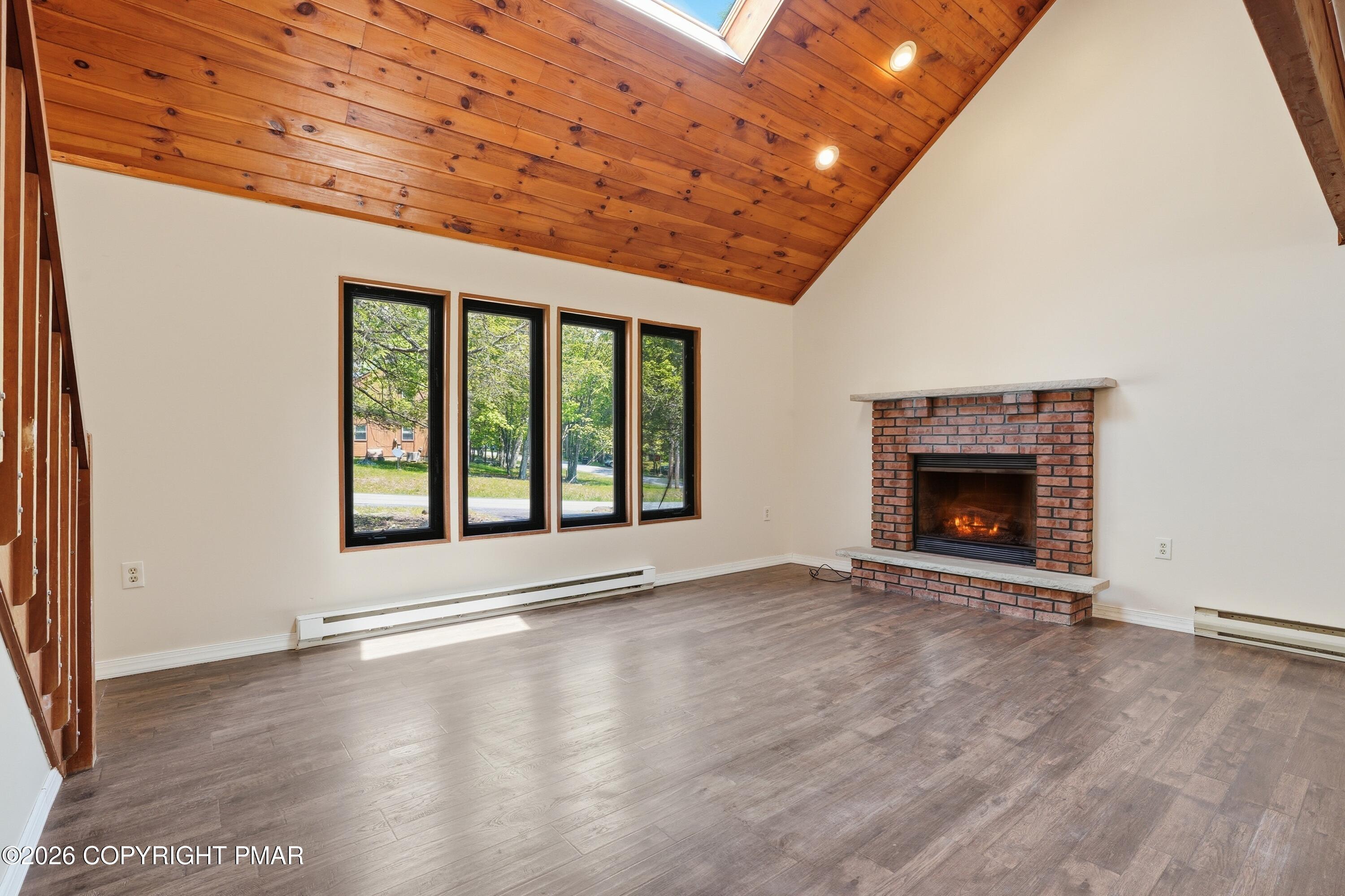 107 Morris Place Bushkill, PA 18324 - Photo 6 of 52 Living Room