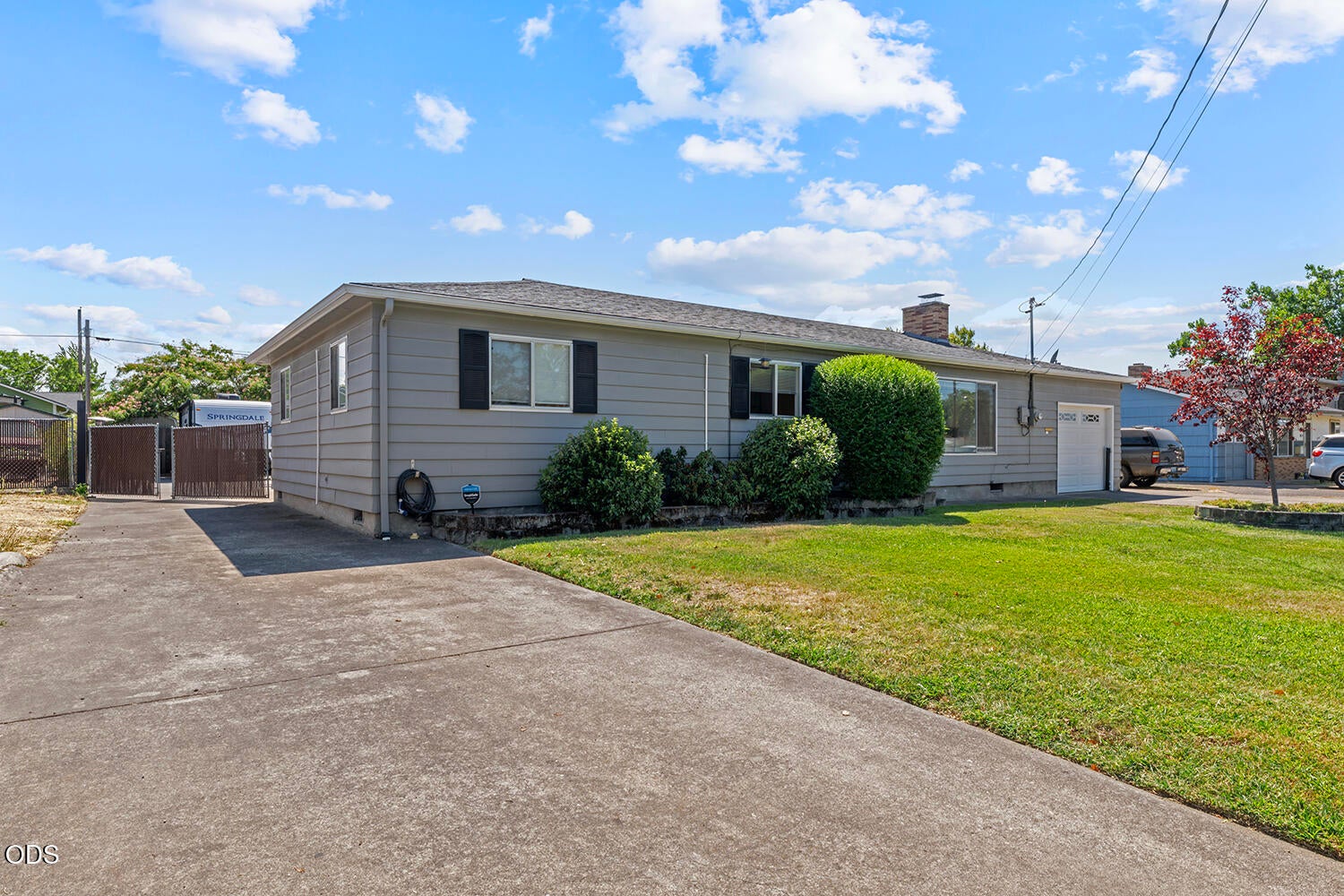 1730 Roberts Road Medford, OR 97504 - Photo 4 of 30 Gallery Image 4