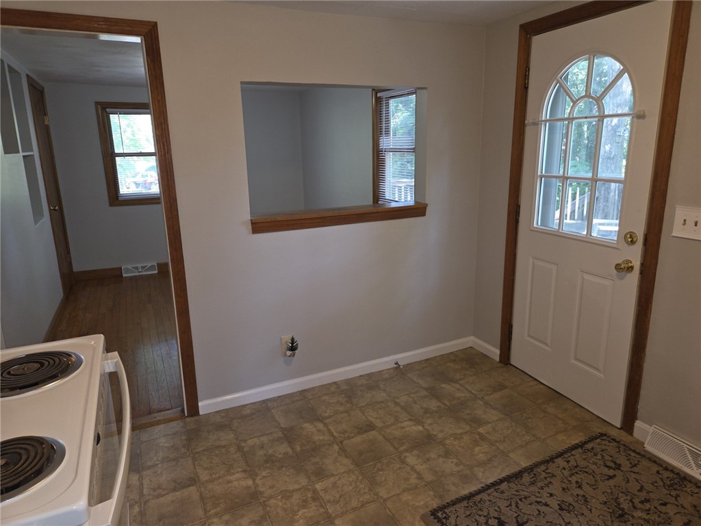 31 Lakeside Drive Hopkinton, RI 02832 - Photo 9 of 32