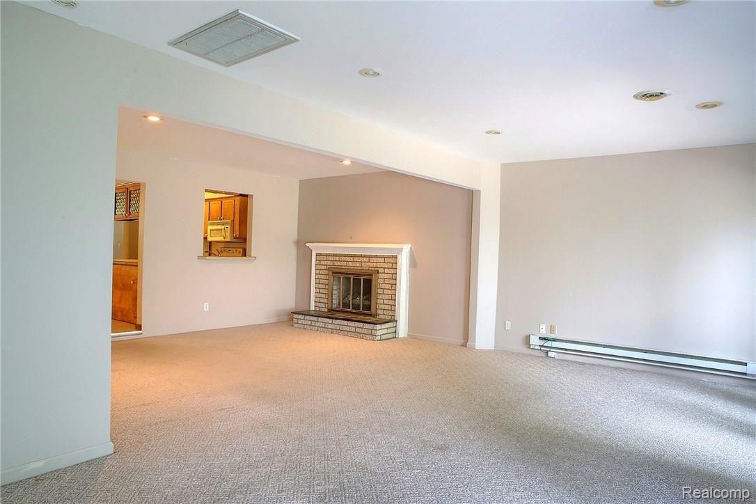 52126 Romeo Plank Road Macomb, MI 48042 - Photo 27 of 30 Family_Room.jpg