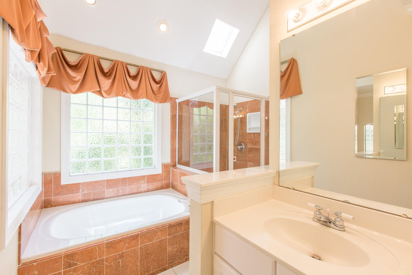 22 Middle Creek Road Signal Mountain, TN 37377 - Photo 15 of 29 Master bath