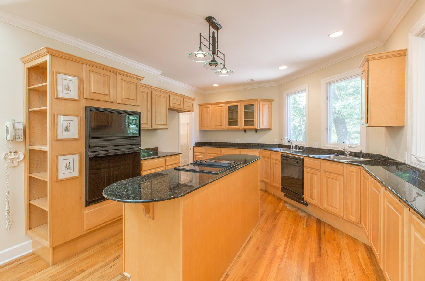 22 Middle Creek Road Signal Mountain, TN 37377 - Photo 10 of 29 Kitchen