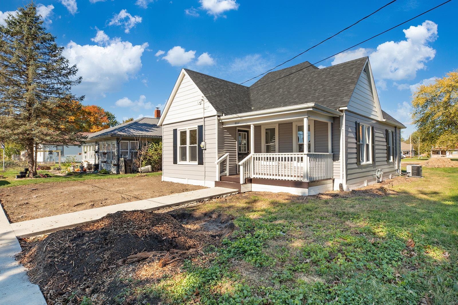807 West Spring Street Staunton, IL 62088 - Photo 2 of 29 Gallery Image 2