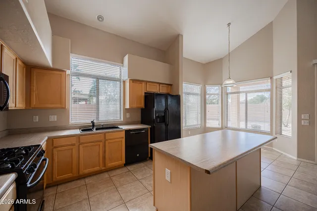 $2,595 | 522 North Kimberlee Way, Chandler, AZ 85225