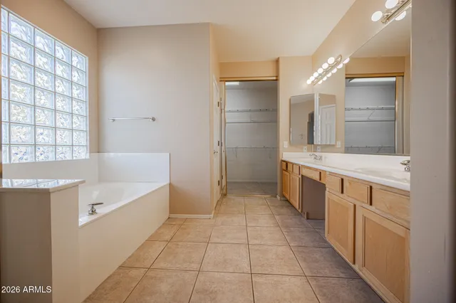 $2,595 | 522 North Kimberlee Way, Chandler, AZ 85225