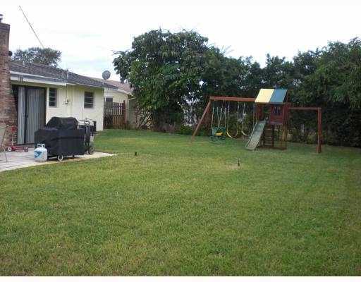 32 Ridgewood Circle Jupiter, FL 33469 - Photo 2 of 16 Additional Photo