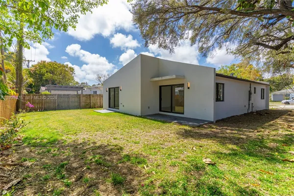 $1,350,000 | 6421 Southwest 59th Avenue, South Miami, FL 33143