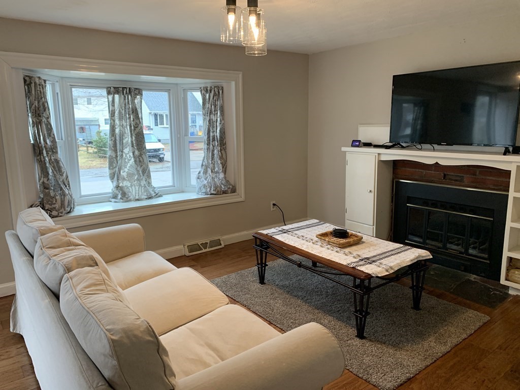 2 Gloria Road Randolph, MA 02368 - Photo 5 of 18 Gallery Image 5