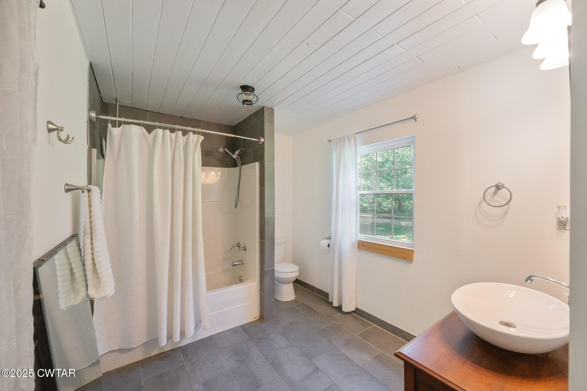1035 Beacon Road Parsons, TN 38363 - Photo 26 of 70 a bathroom with a toilet a sink and shower