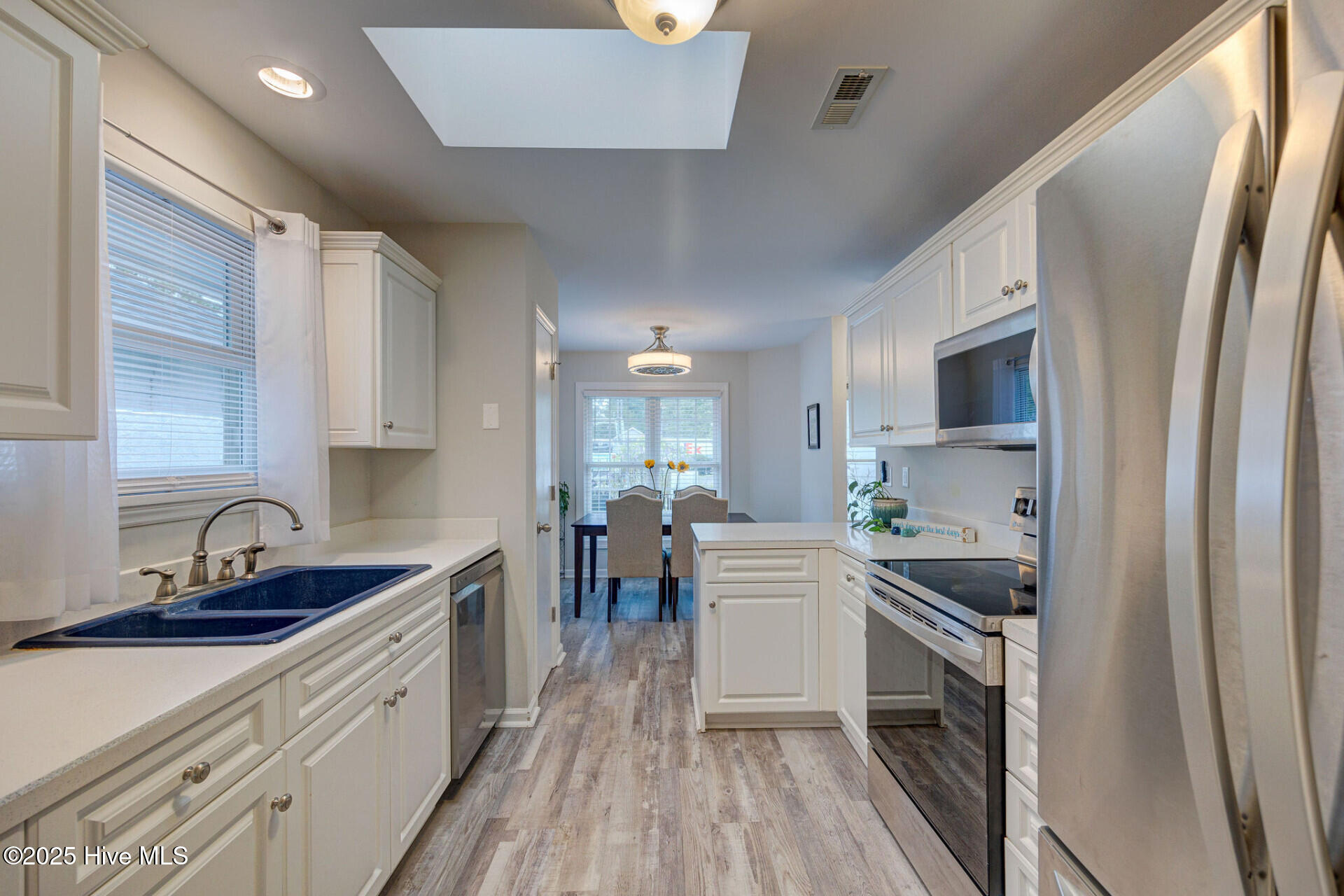 124 Holly Tree Lane Hampstead, NC 28443 - Photo 8 of 25 124HollyTreeLn_61725_8