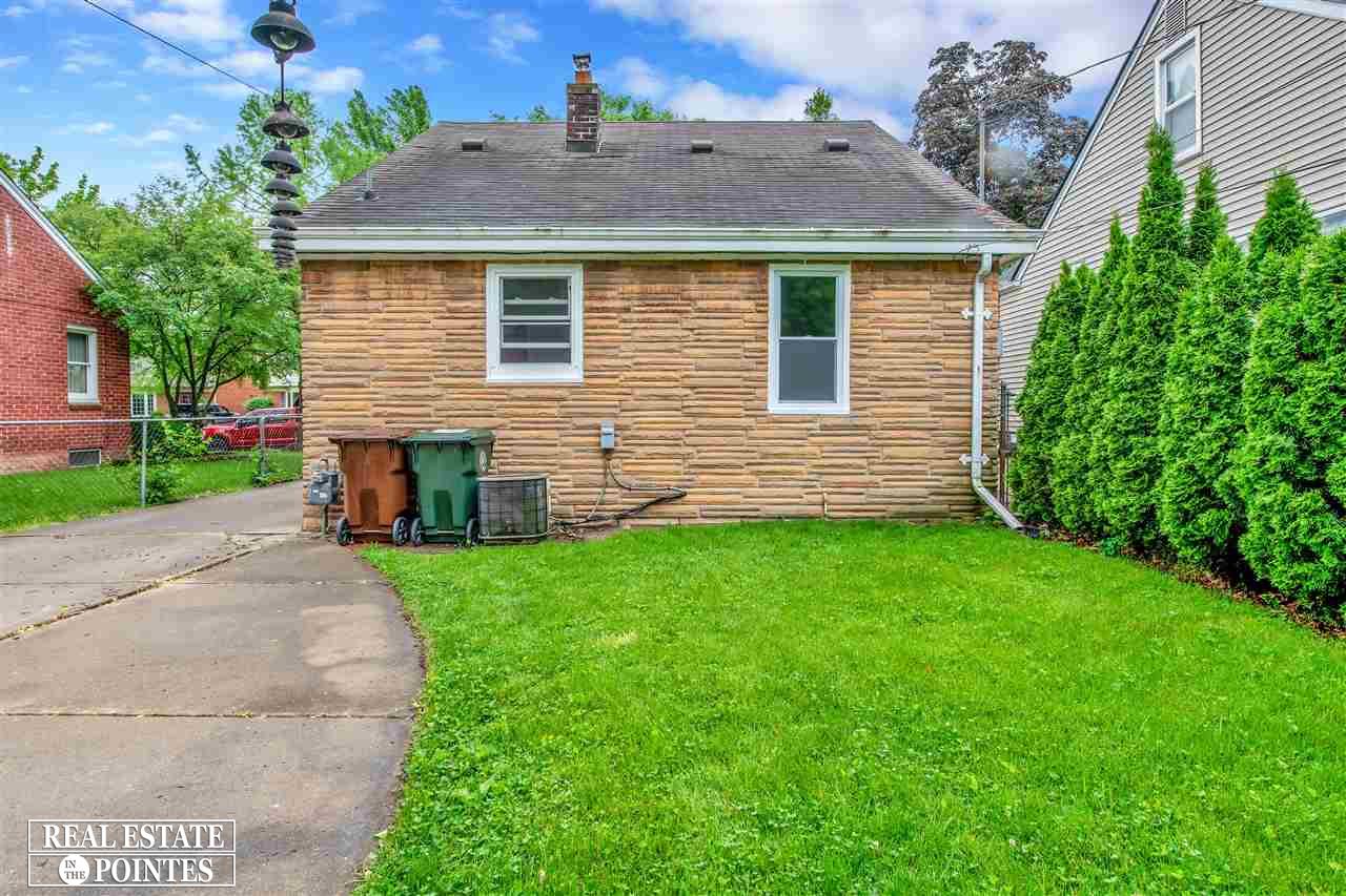 2050 Roslyn Road Grosse Pointe Woods, MI 48236 - Photo 7 of 30