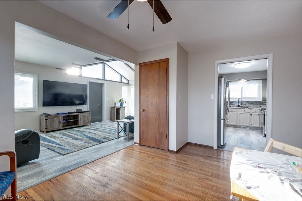 17511 Neff Road Cleveland, OH 44119 - Photo 4 of 29