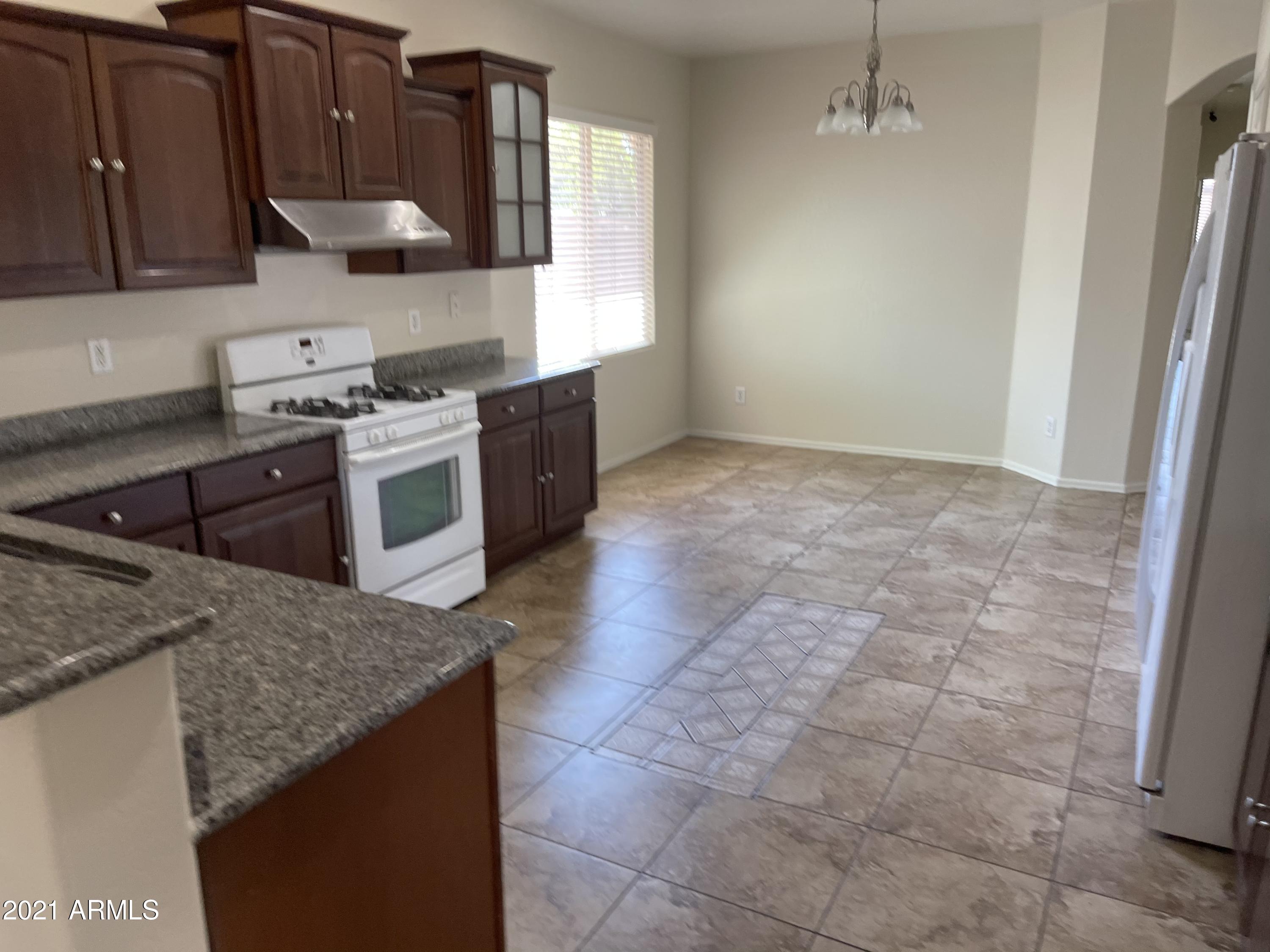 7102 West Ocotillo Road Glendale, AZ 85303 - Photo 5 of 29 A4ECFA80-9025-4C29-A84A-5994699426E4