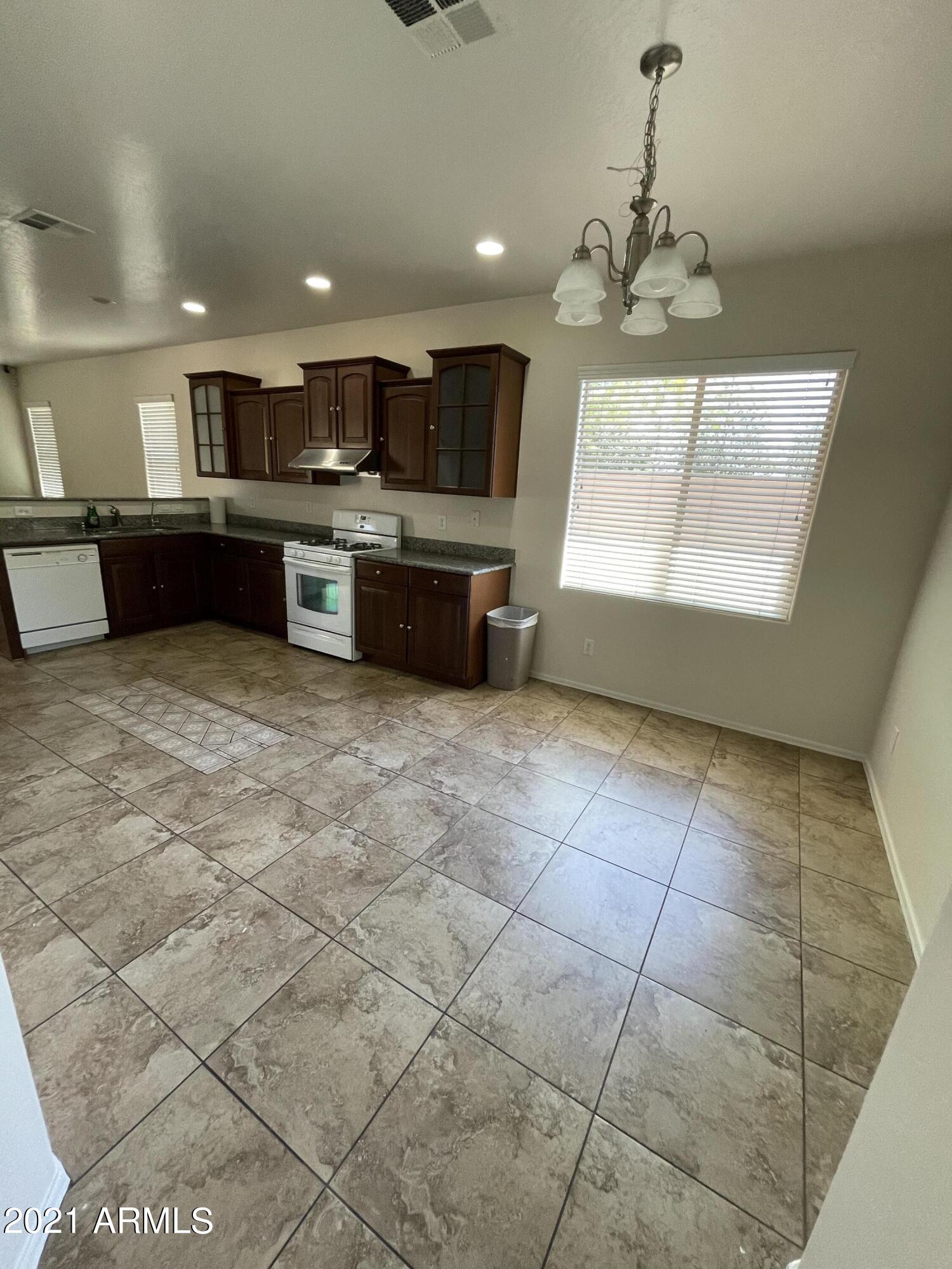 7102 West Ocotillo Road Glendale, AZ 85303 - Photo 6 of 29 8702B387-B1EA-4D97-BCFA-9020CC6A3EFA