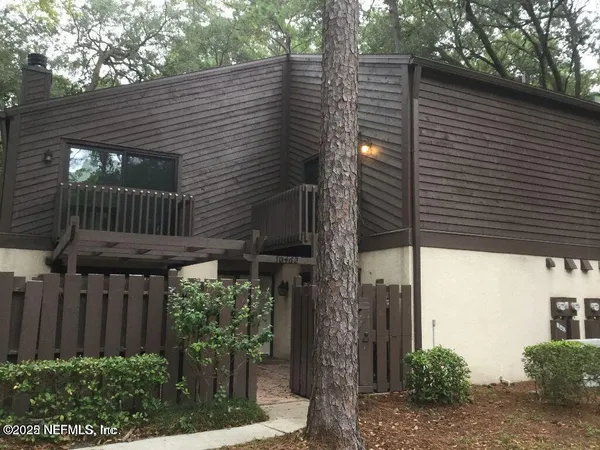 a view of a back yard of the house