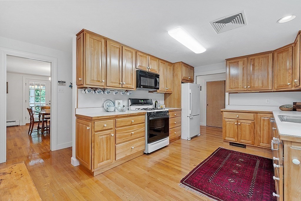 133 Hidden Road Andover, MA 01810 - Photo 13 of 37