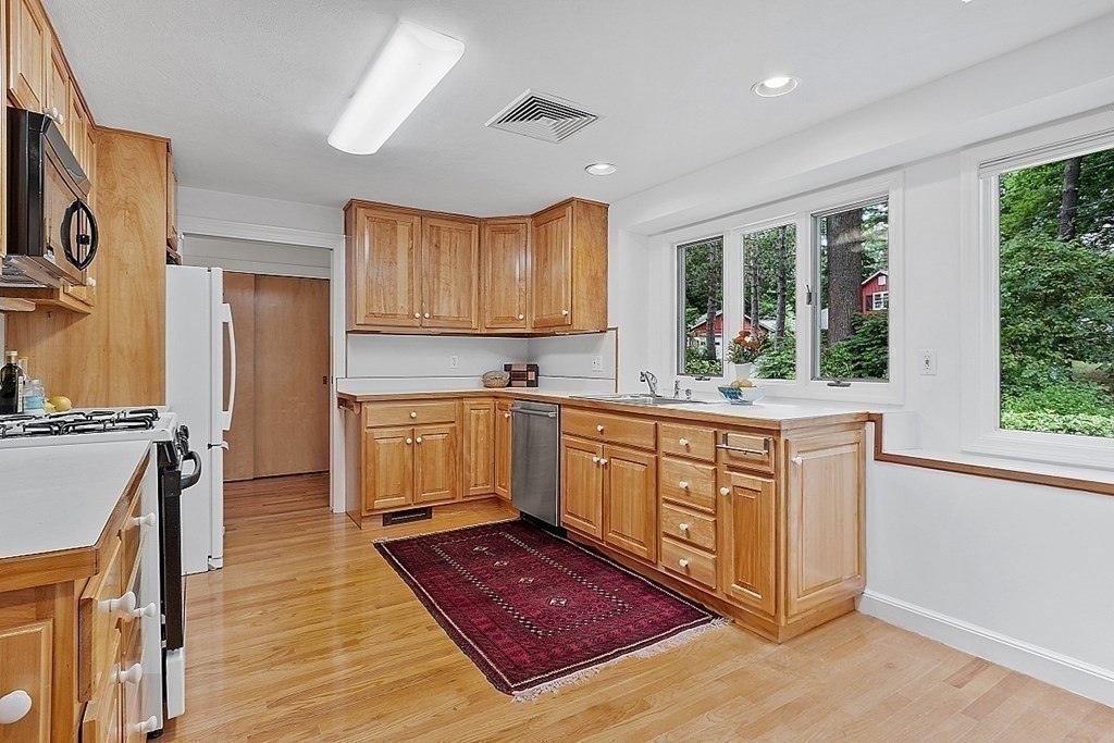 133 Hidden Road Andover, MA 01810 - Photo 15 of 37