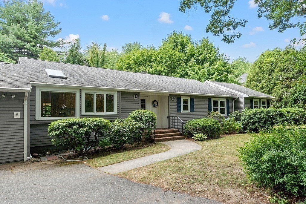 133 Hidden Road Andover, MA 01810 - Photo 3 of 37