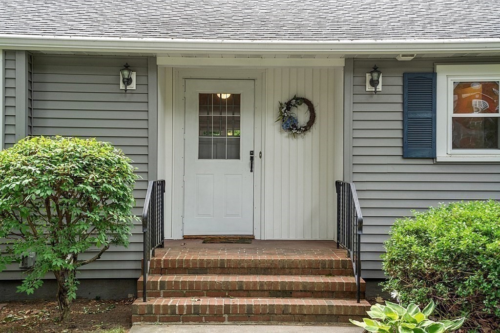 133 Hidden Road Andover, MA 01810 - Photo 7 of 37