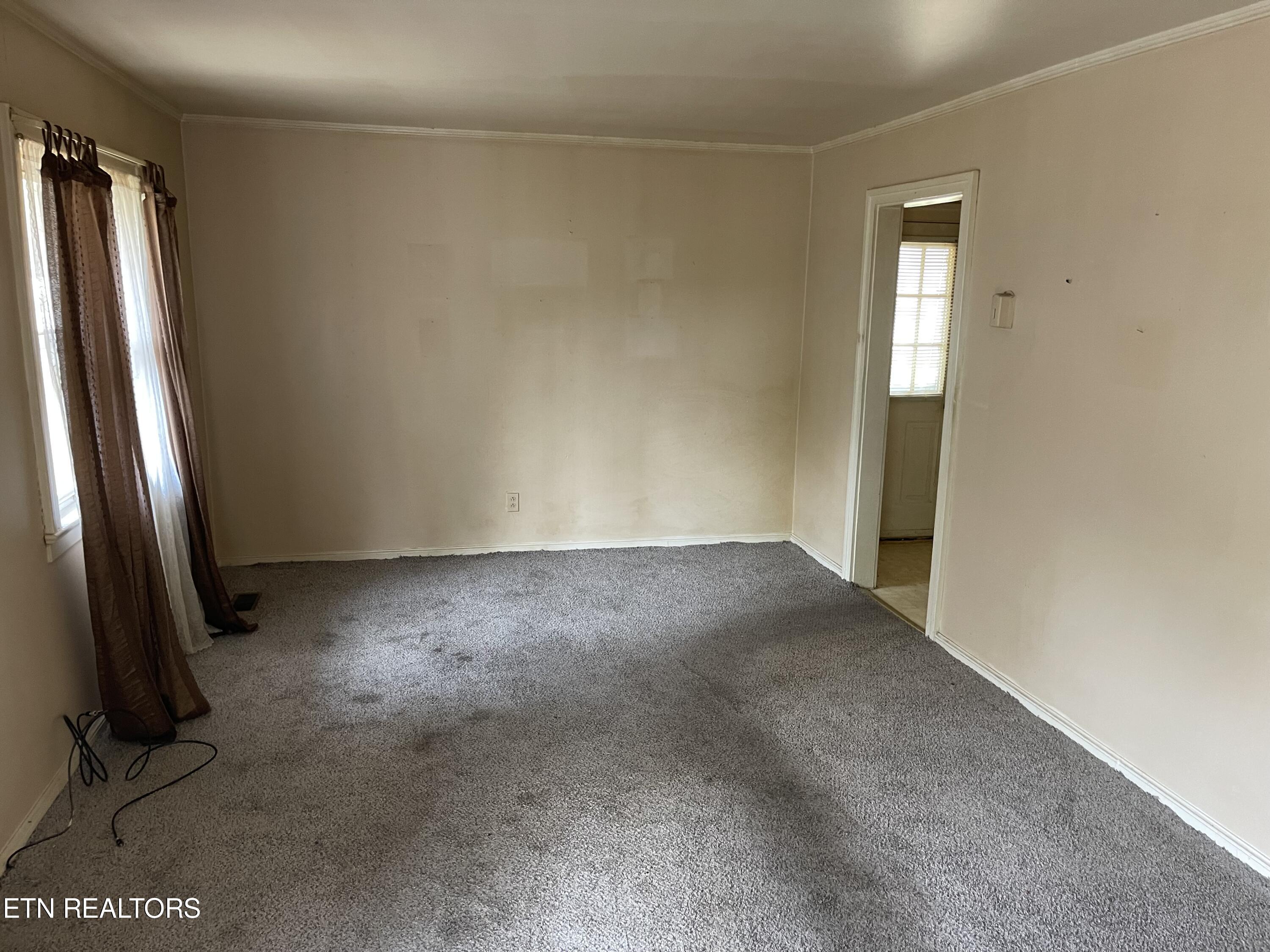 4802 Inskip Road Knoxville, TN 37912 - Photo 4 of 9 7AC95973-3A34-495B-90AA-973EAEF7D933