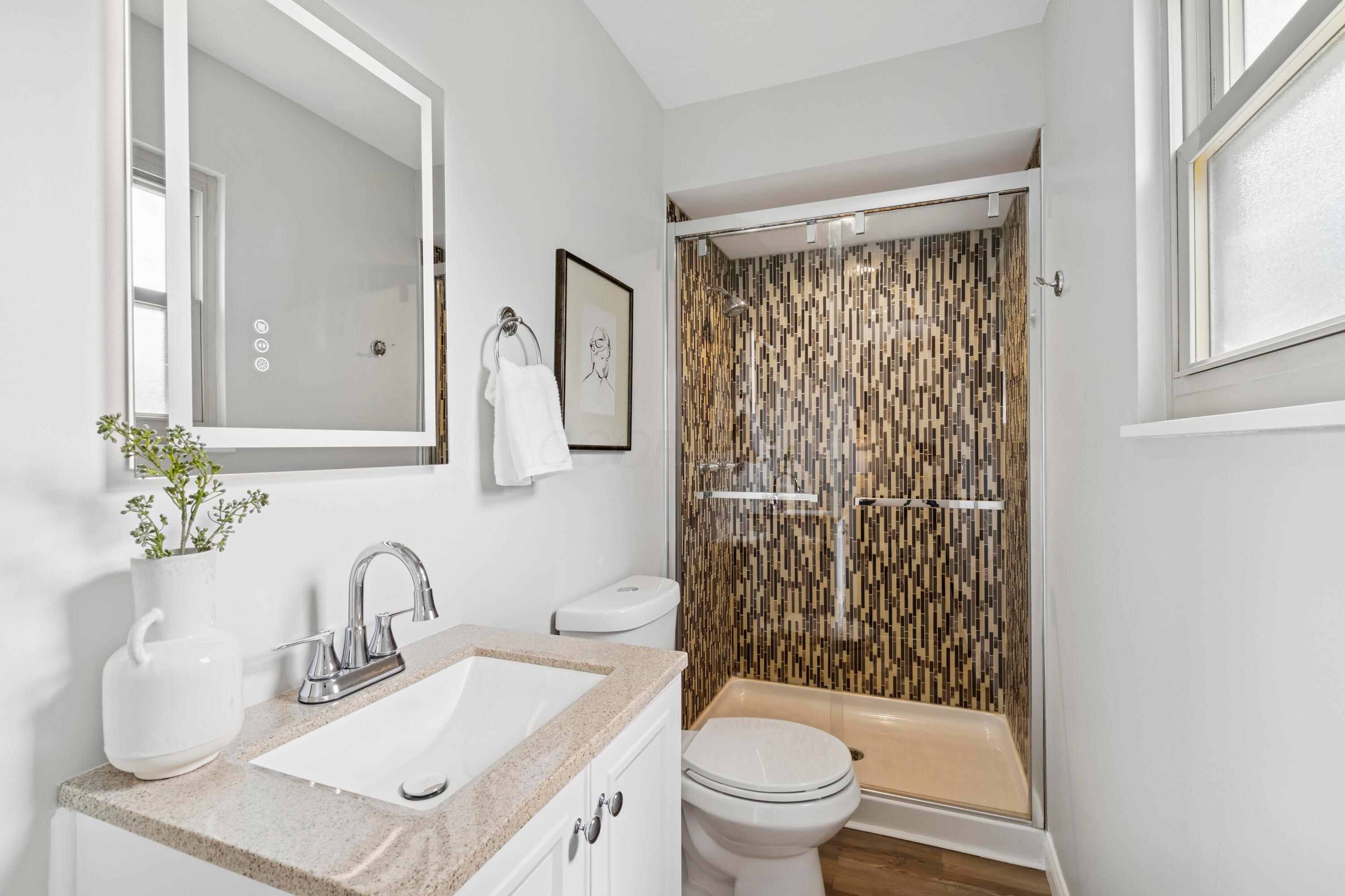 5440 Aspen Road Columbus, OH 43229 - Photo 31 of 52 Ensuite Bathroom