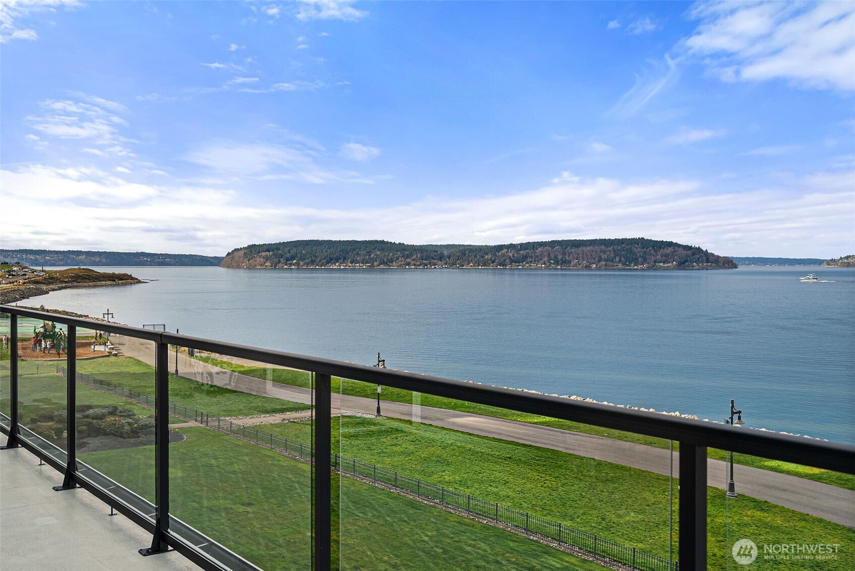 5105 Grand Loop, Unit 401 Tacoma, WA 98407 - Photo 2 of 40