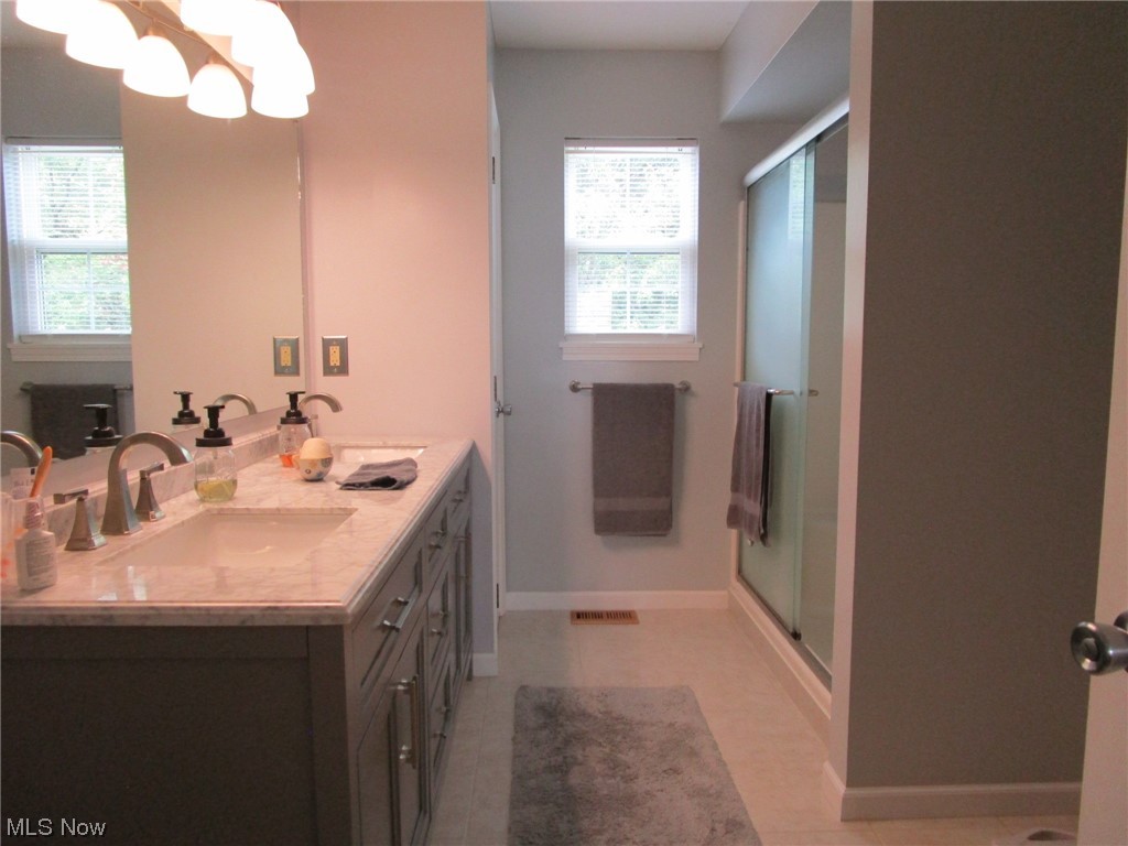 14140 Radcliffe Road Painesville, OH 44077 - Photo 20 of 34 Ensuite bath, just off the bedroom on the first floor