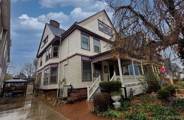 $1,300 | 222 Norwood Avenue, Buffalo, NY 14222