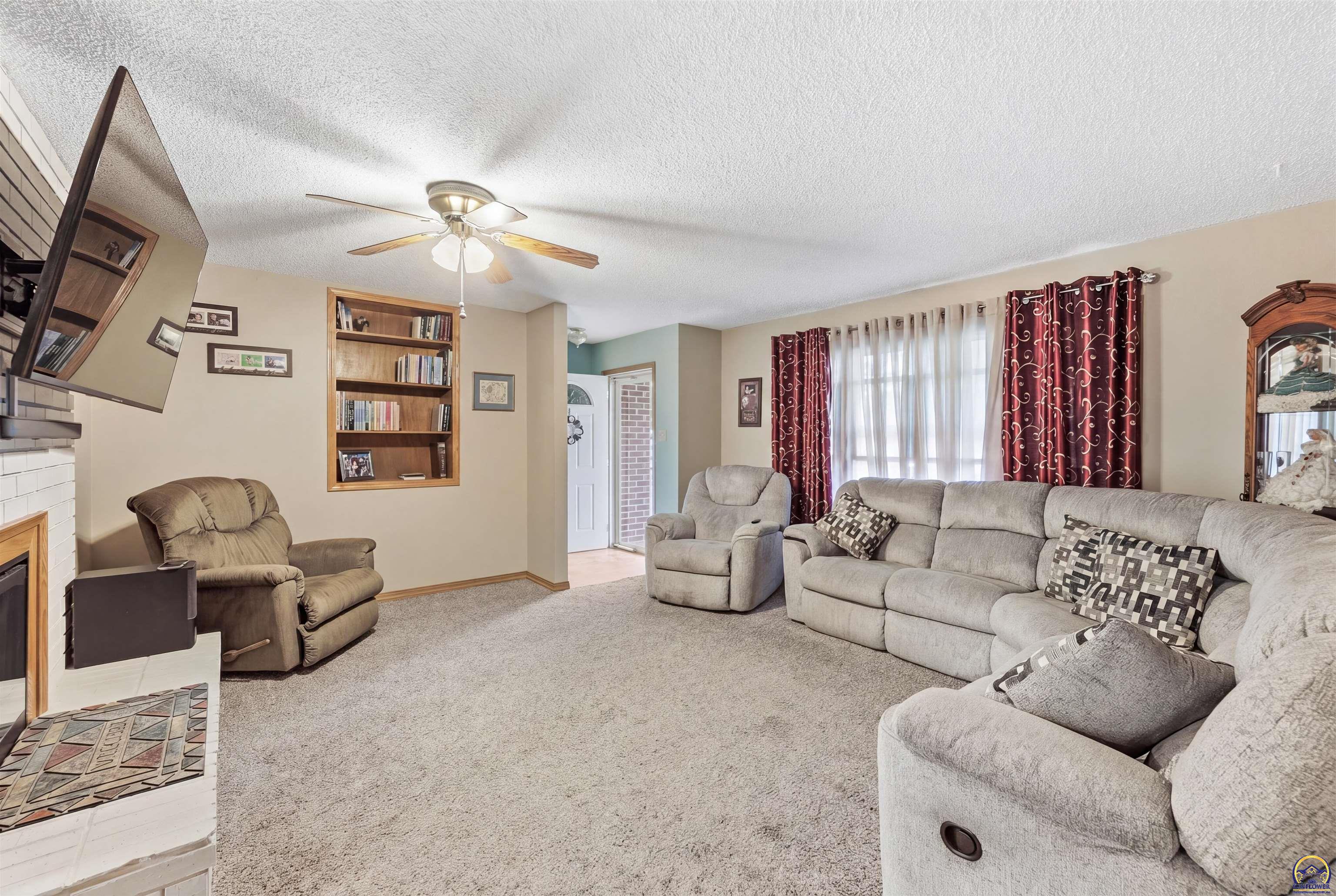 201 Sage Road Silver Lake, KS 66539 - Photo 4 of 29
