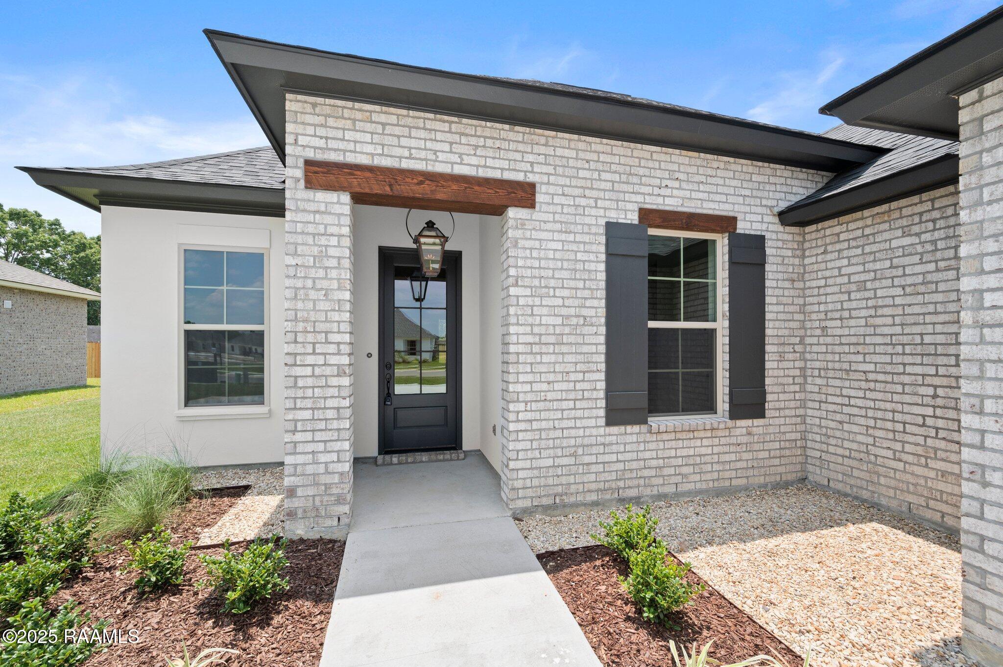 301 Sweet Harvest Road Youngsville, LA 70592 - Photo 3 of 24 2-web-or-mls-DSC_8175