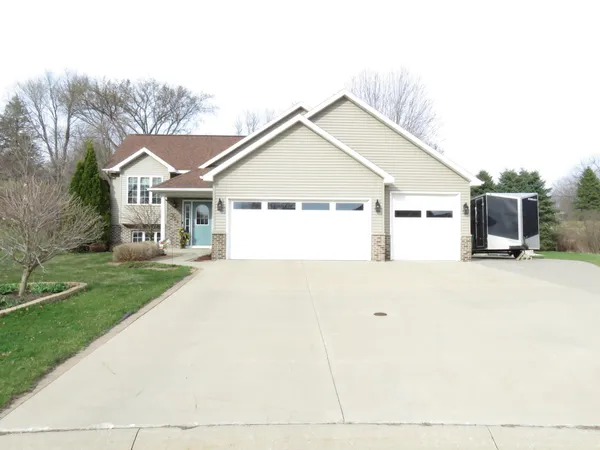 $424,900 | 924 Balsam Court Northeast, Pine Island, MN 55963