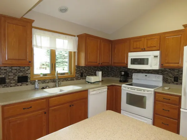 $424,900 | 924 Balsam Court Northeast, Pine Island, MN 55963