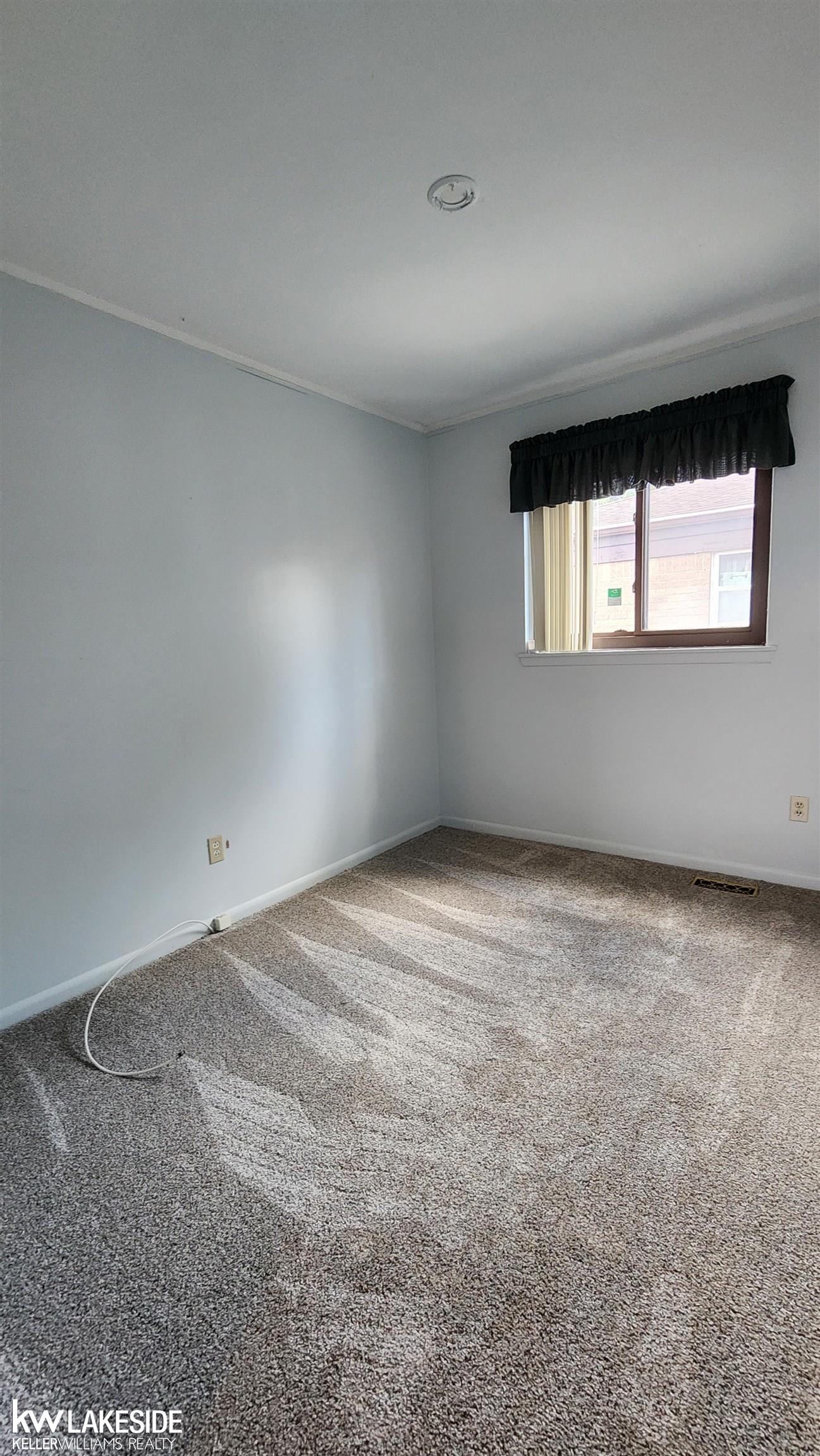 22010 Kelly Road Eastpointe, MI 48021 - Photo 20 of 35 50143827-1554a5c2-c15b-41d5-bbe6-a3c5d6190e25.JPG