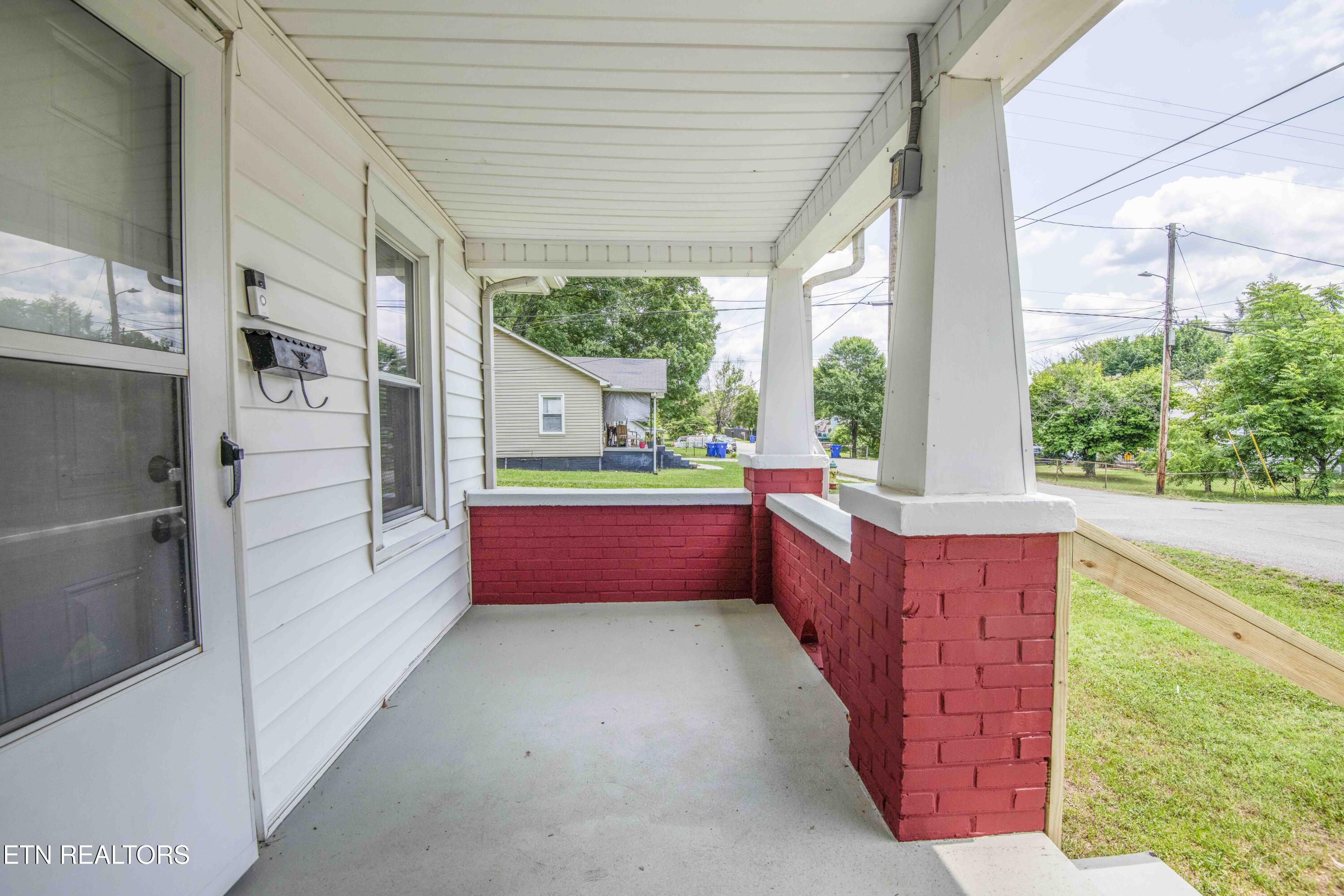 912 Medaris Street Clinton, TN 37716 - Photo 6 of 44 porch 1_1