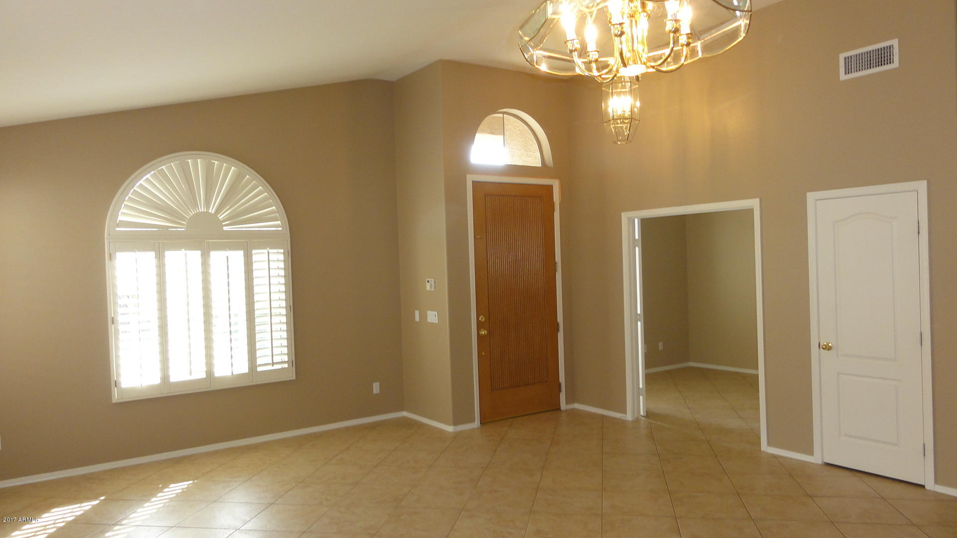 4326 East Swilling Road Phoenix, AZ 85050 - Photo 2 of 25 Living Room