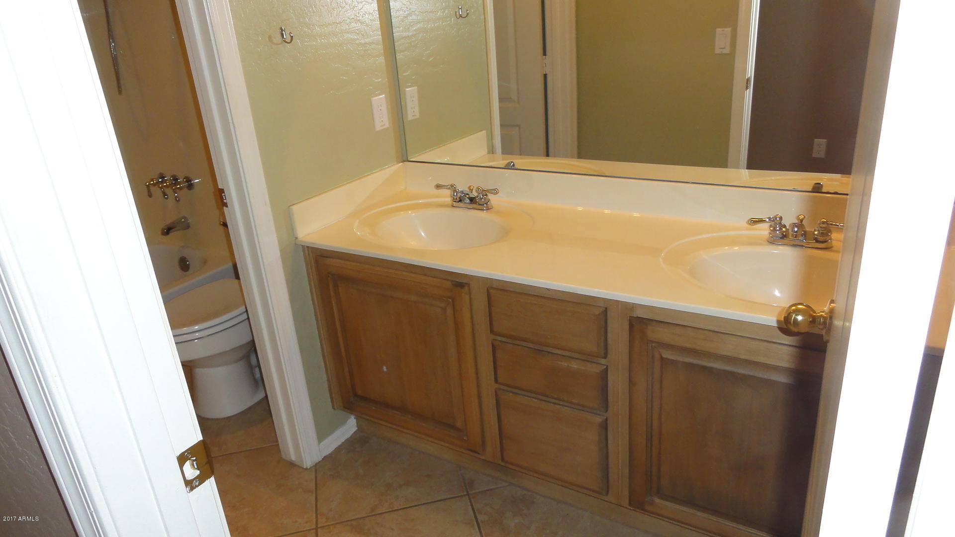 4326 East Swilling Road Phoenix, AZ 85050 - Photo 7 of 25 Hall Bath