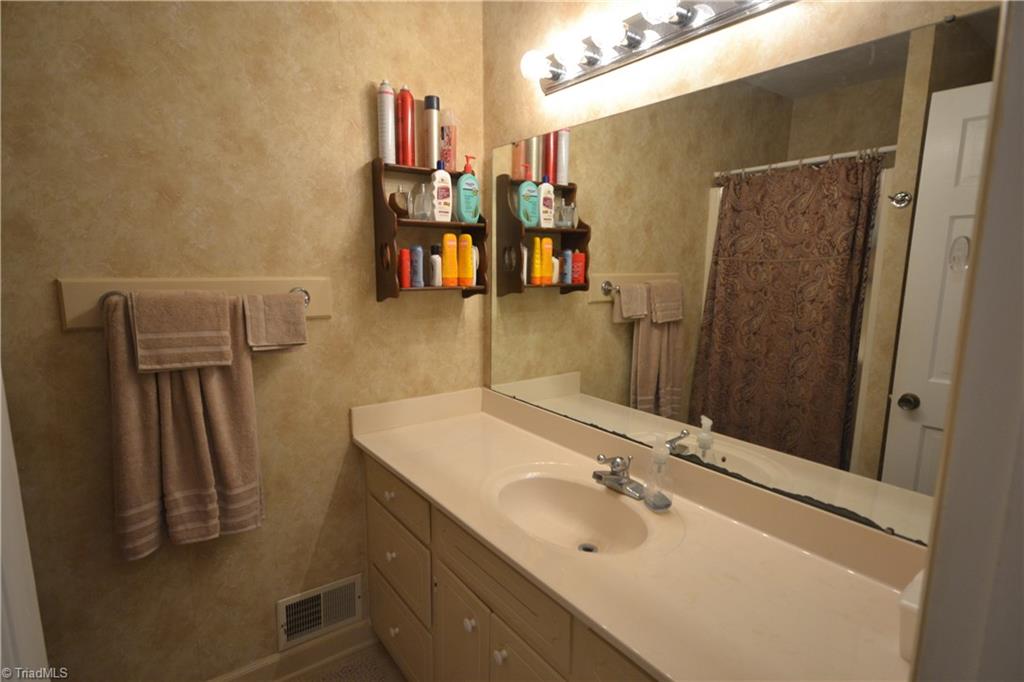 513 Pinewood Road Asheboro, NC 27205 - Photo 12 of 27 Gallery Image 12