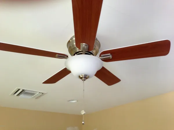 $2,550 | 14818 North 38th Street, Phoenix, AZ 85032