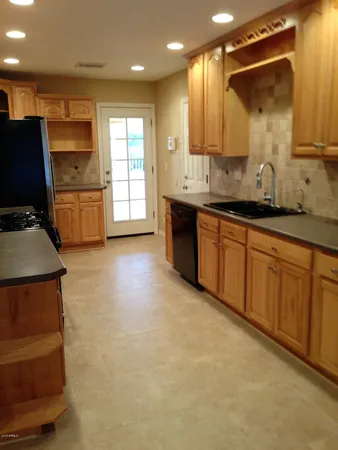 $2,600 | 14818 North 38th Street, Phoenix, AZ 85032