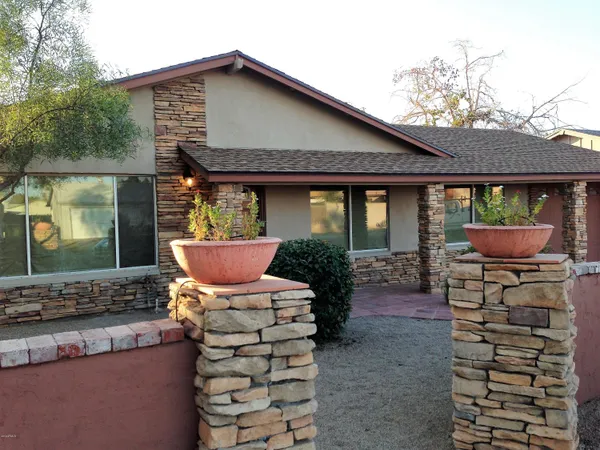 $2,600 | 14818 North 38th Street, Phoenix, AZ 85032