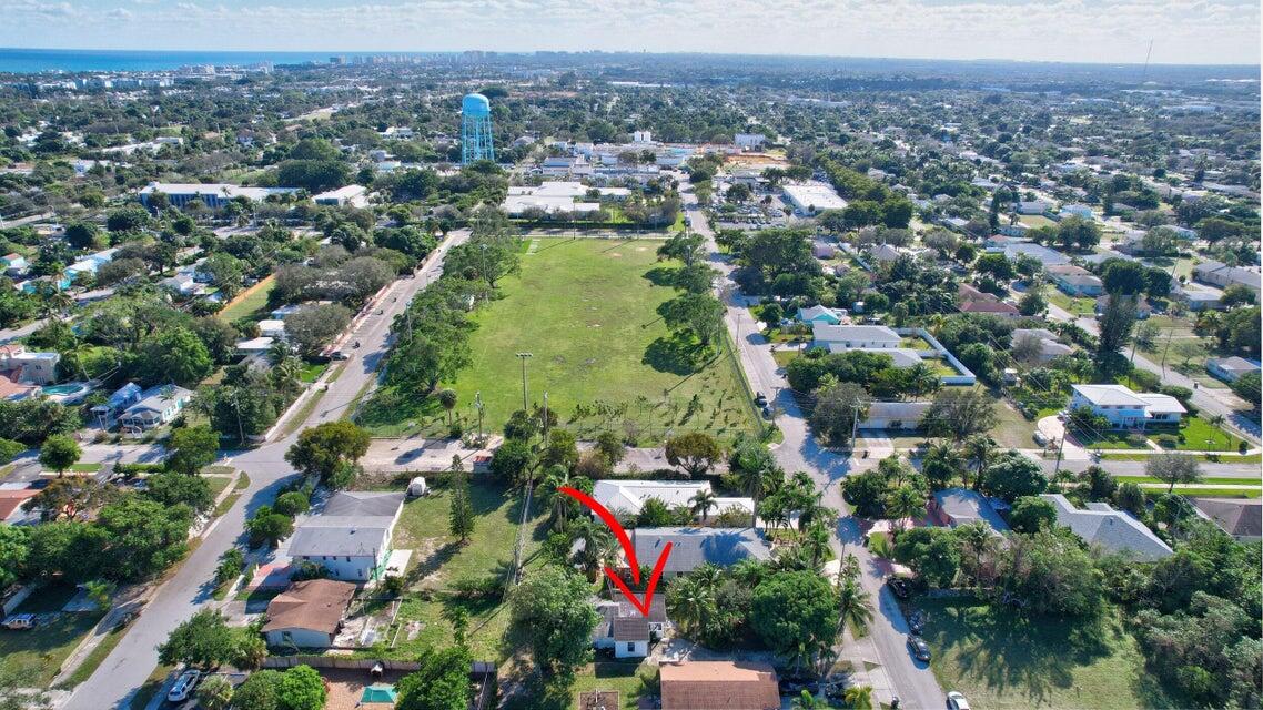 237 Southwest 3rd Avenue Delray Beach, FL 33444 - Photo 36 of 37 20250313211225099631000000-o