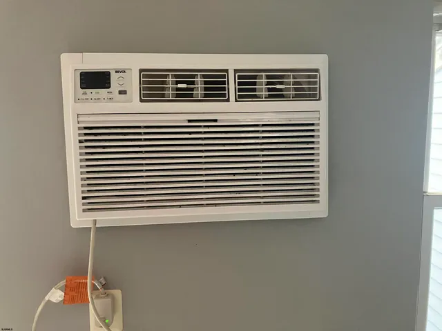 a view of a house and that has more window