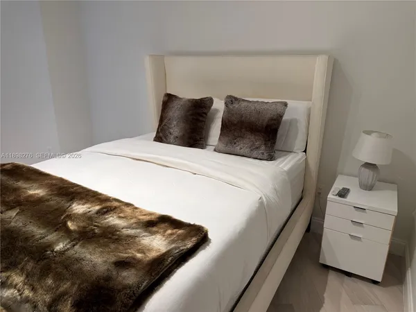 $9,350 | 15901 Collins Avenue, Unit 3907, Sunny Isles Beach, FL 33160