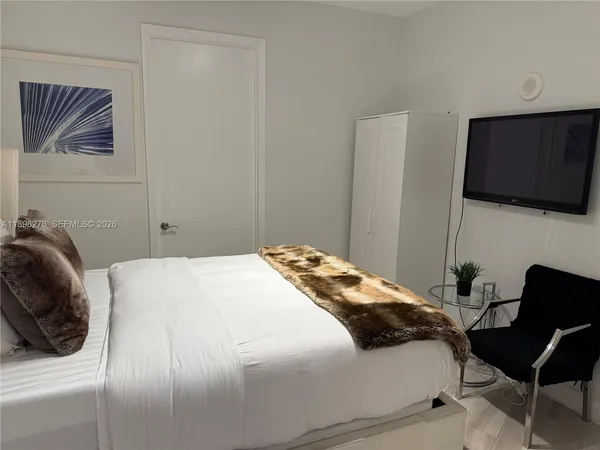 $9,350 | 15901 Collins Avenue, Unit 3907, Sunny Isles Beach, FL 33160