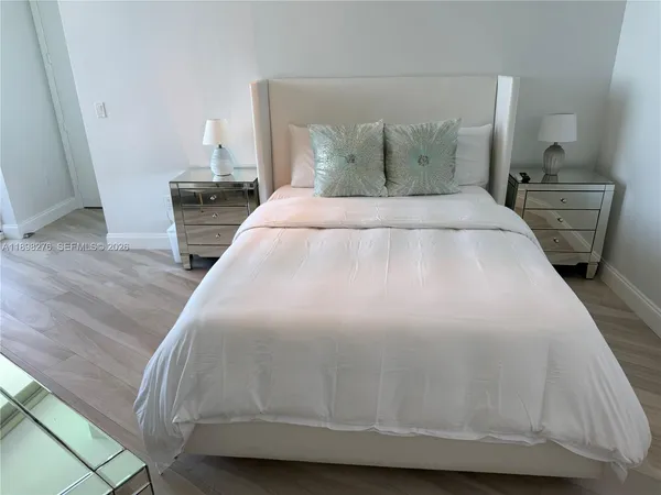 $9,350 | 15901 Collins Avenue, Unit 3907, Sunny Isles Beach, FL 33160